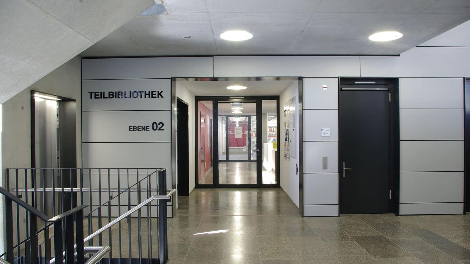 Eingang zur Teilbibliothek Ebene 02, modernes Design